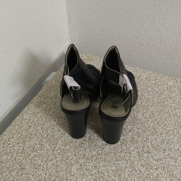 Cushion Walk Chloe Basket-Weave Peep-Toe Bootie. - Picture 2 of 4